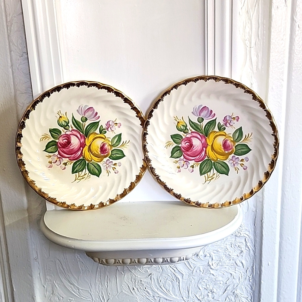 ROYAL CHINA INC WARRANTED 22 KT GOLD QUBAN ROUND SERVING PLATTERs